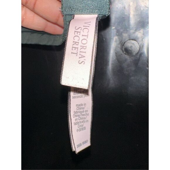 Beautiful green Victoria’s Secret T-shirt Lightly-Lined wireless Bra size 36B Go - Picture 5 of 6
